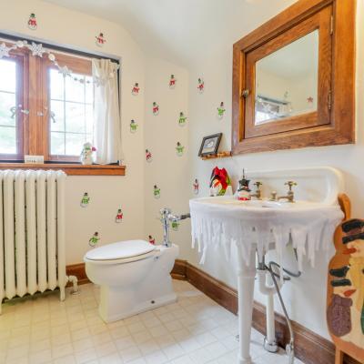 A Peanuts decorated bathroom